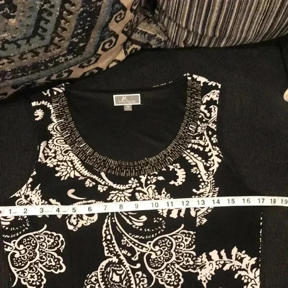 JM Collection Black & White paisley design w/embellished Neckline-PS & PM - Picture 7 of 10